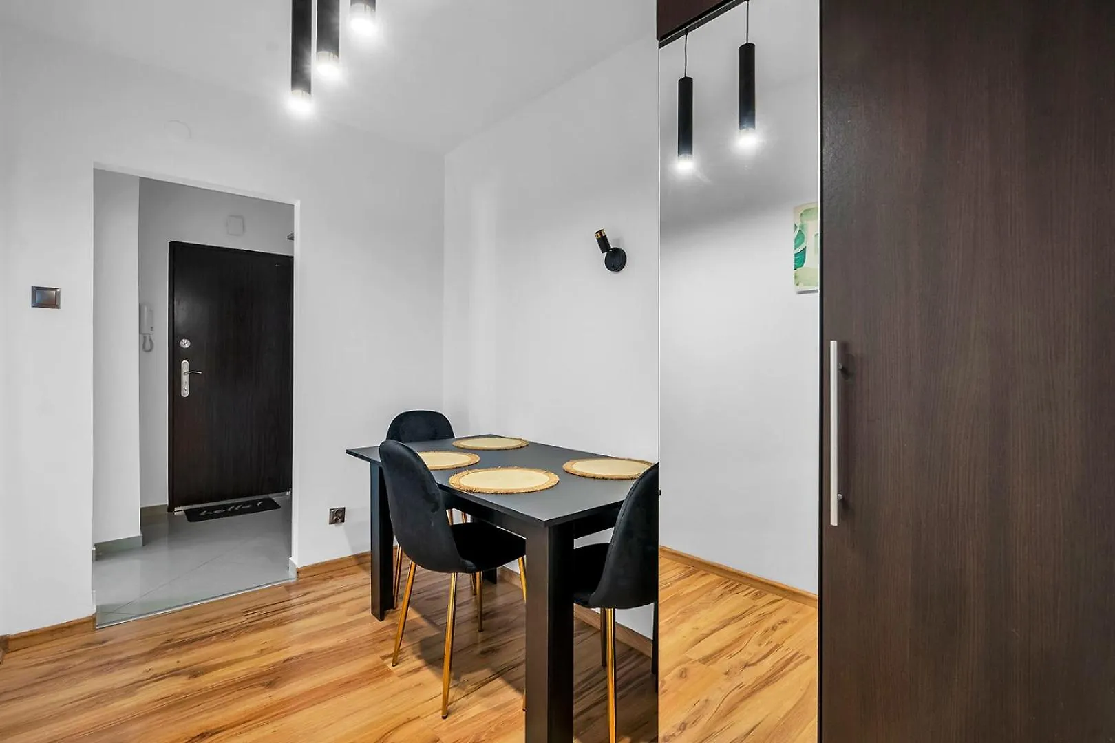 Metro Rondo Onz 2-Bedroom Apartment Warsaw